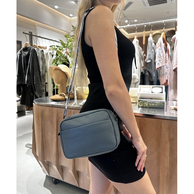 Женская кожаная сумка через плечо Marilyn серо-голубая - 9 фото