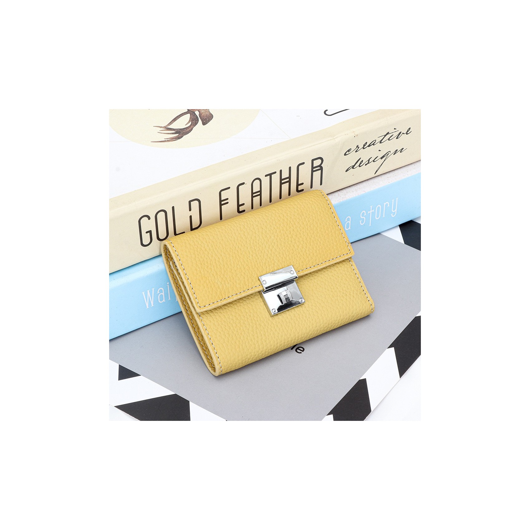 Жіночий шкіряний гаманець Monique жовтий