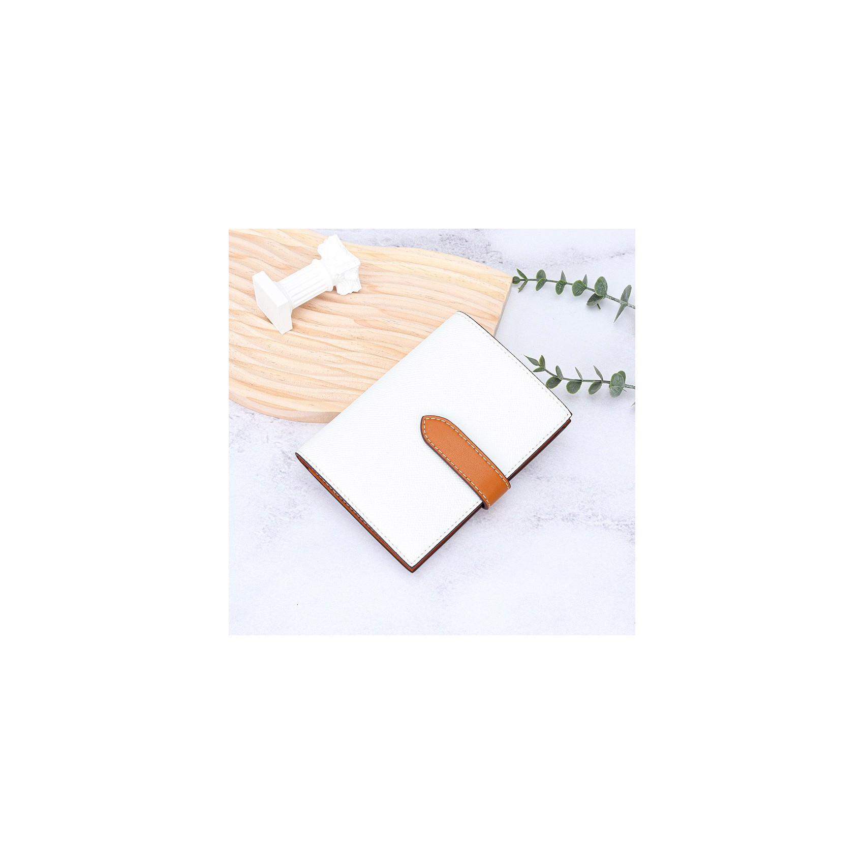 Женский кожаный кошелек Emeline белый