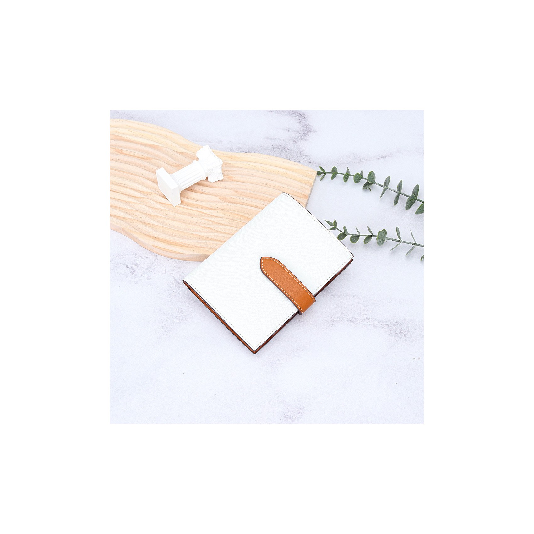 Жіночий шкіряний гаманець Emeline білий