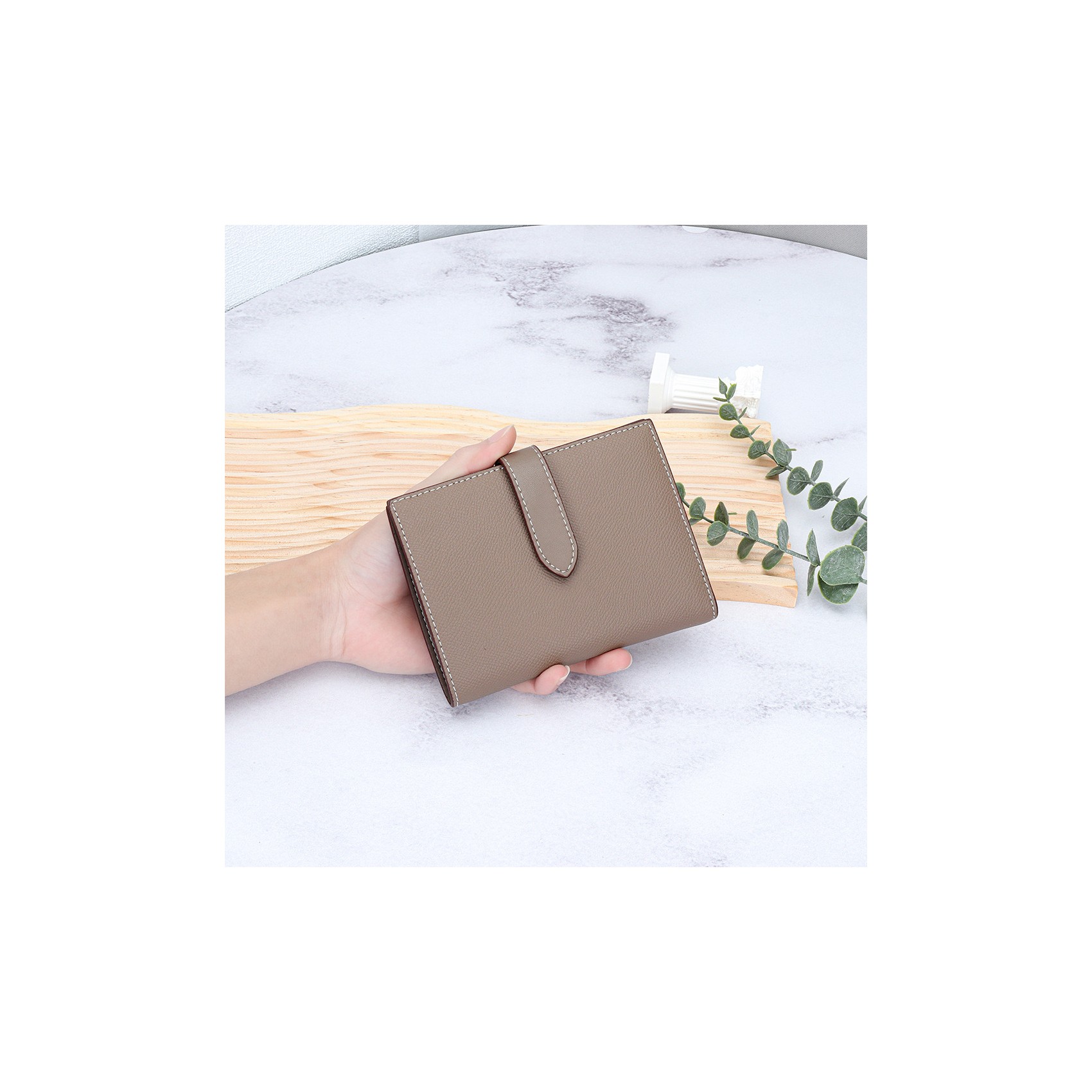 Женский кожаный кошелек Emeline бежевый