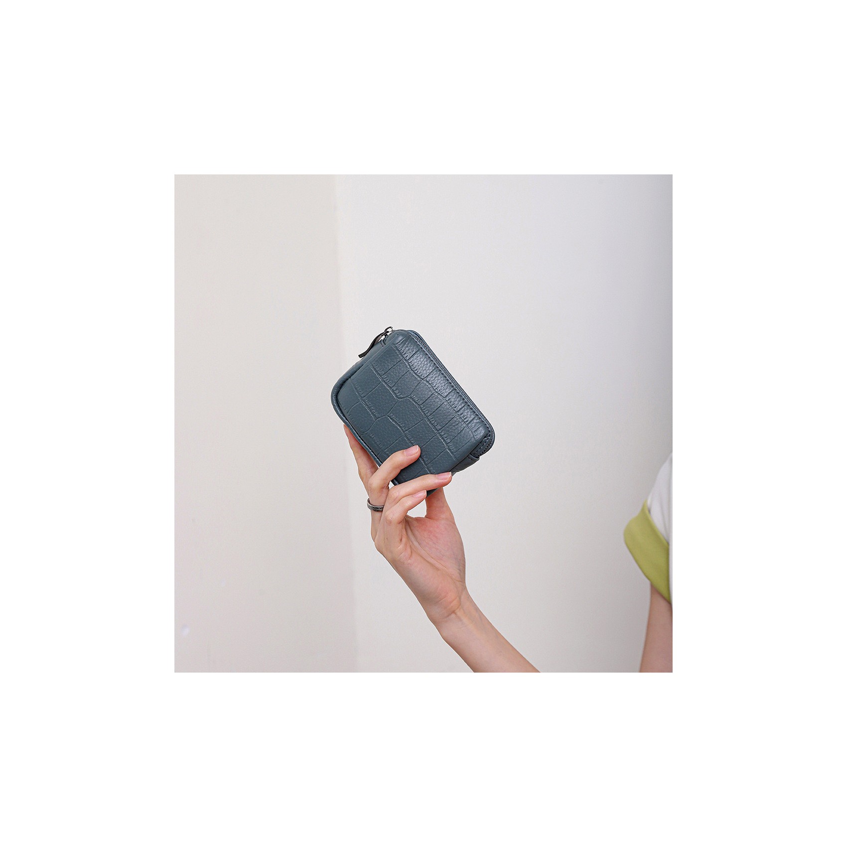 Женский кожаный кошелек Chantal серо-синий