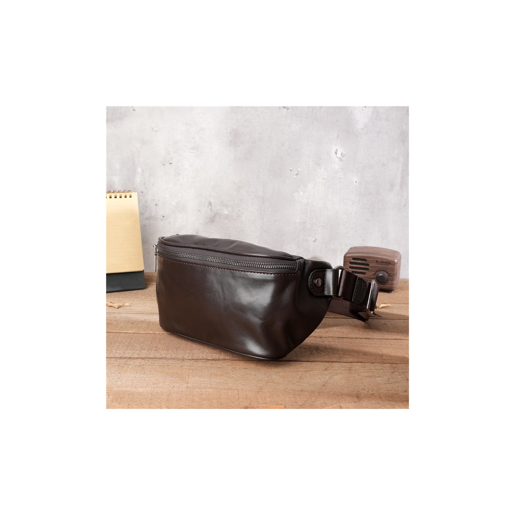 Чоловіча шкіряна сумка бананка на пояс Walter темно-коричнева