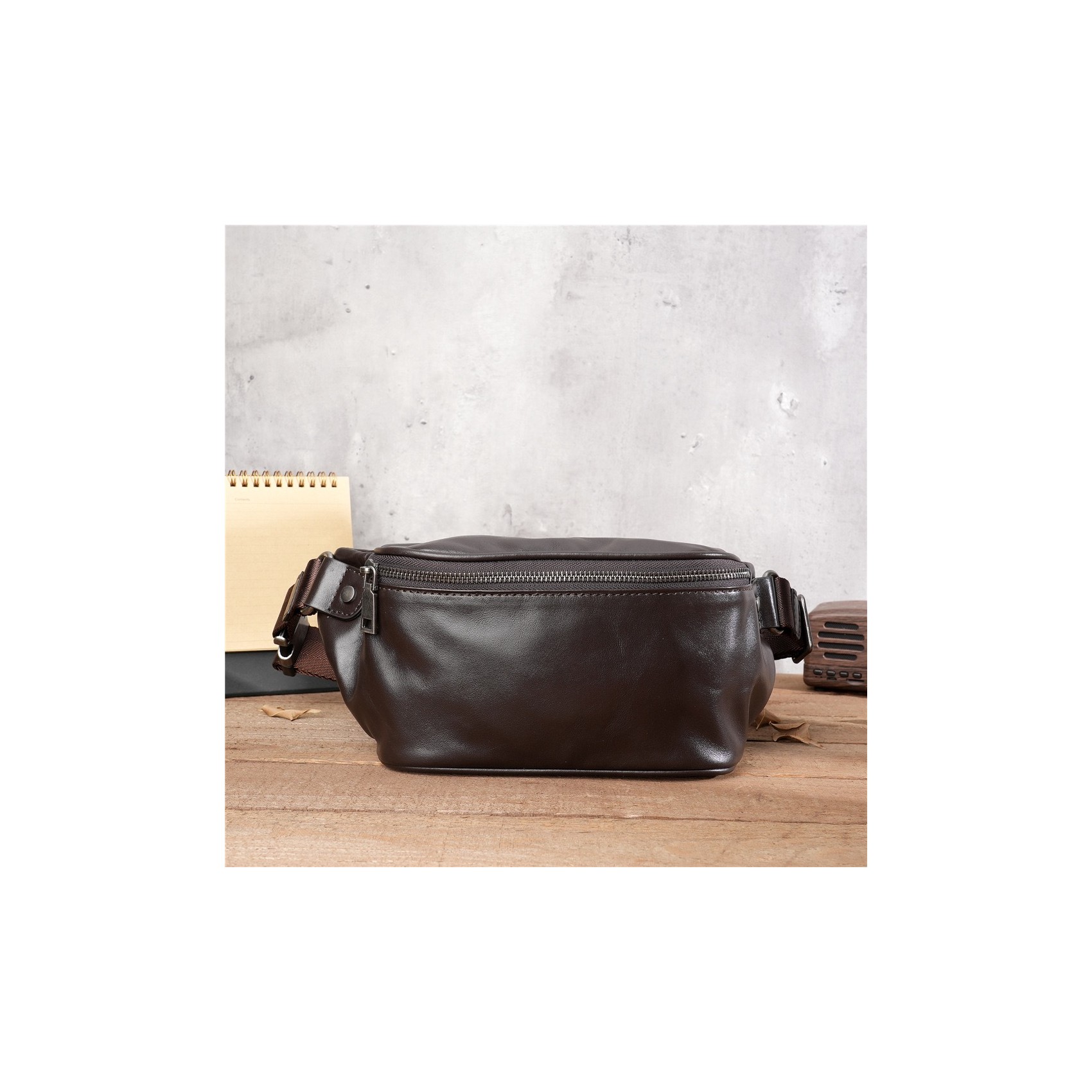 Чоловіча шкіряна сумка бананка на пояс Walter темно-коричнева