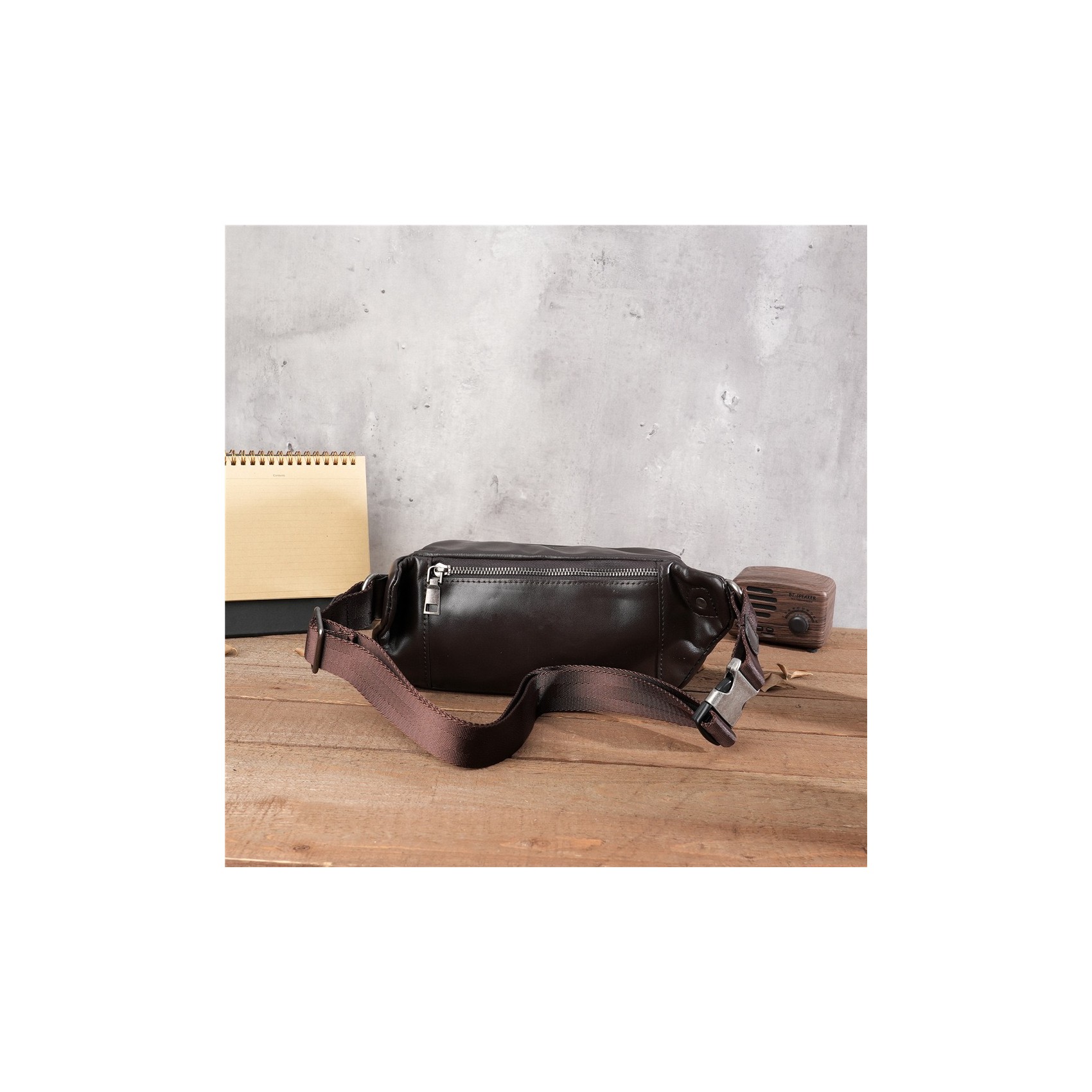 Чоловіча шкіряна сумка бананка на пояс Walter темно-коричнева