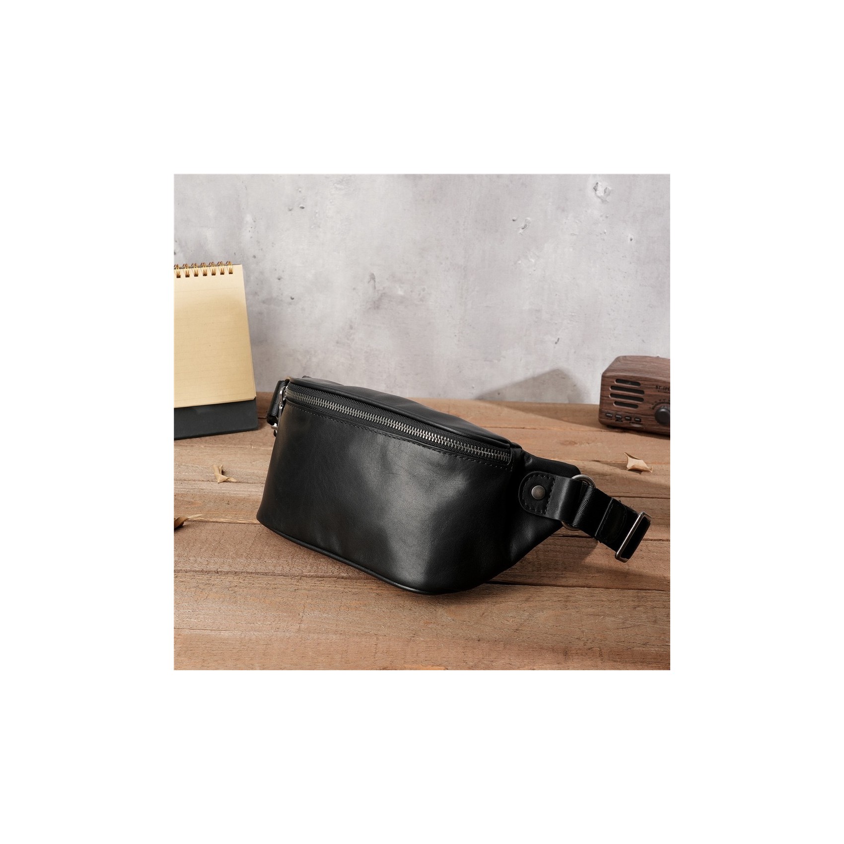 Мужская кожаная сумка бананка на пояс Walter черная
