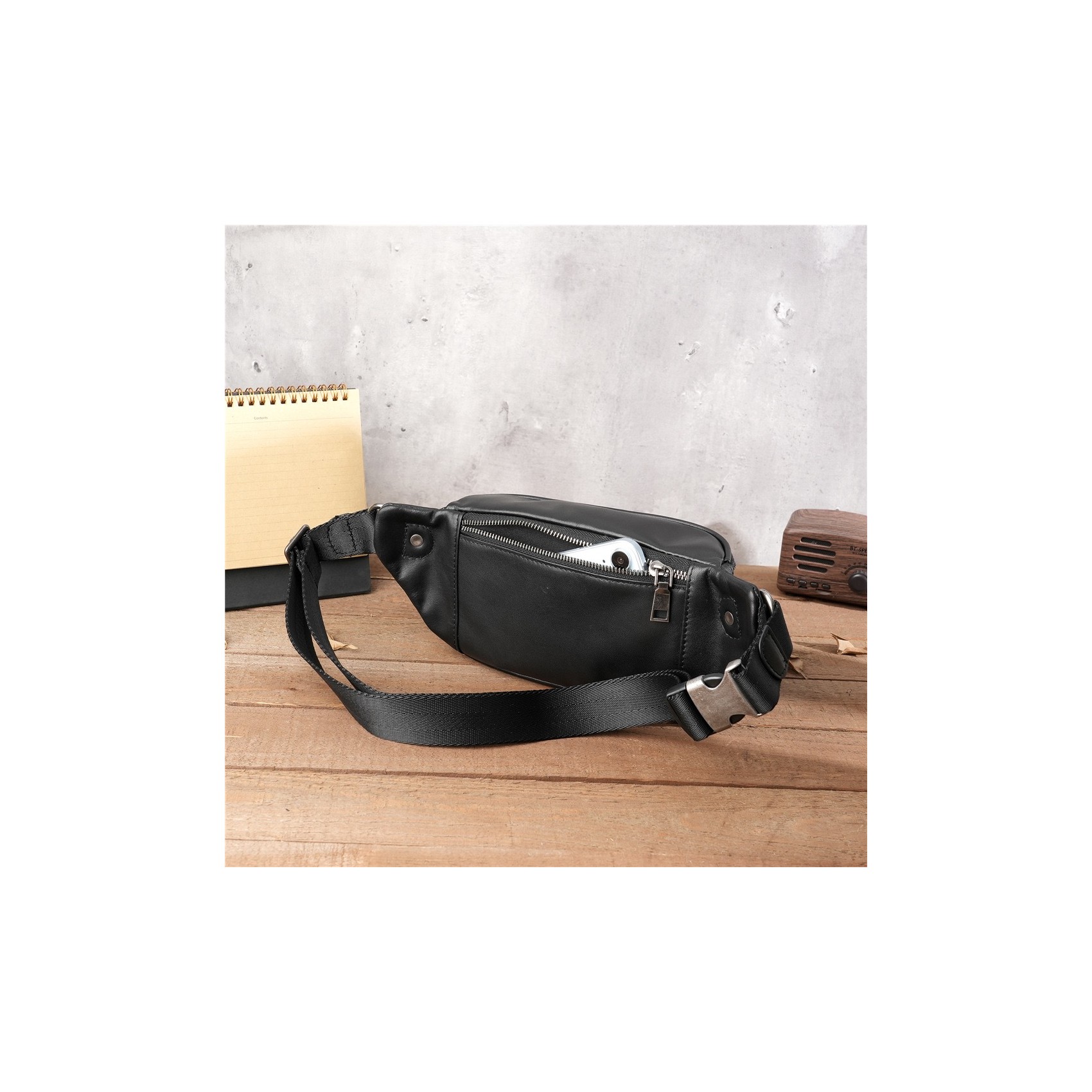 Мужская кожаная сумка бананка на пояс Walter черная