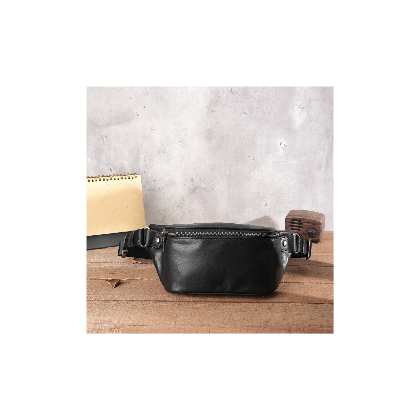 Мужская кожаная сумка бананка на пояс Walter черная