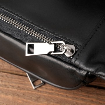 Мужская кожаная сумка бананка на пояс Walter черная фото