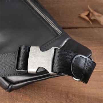 Чоловіча шкіряна сумка бананка на пояс Walter чорна фото