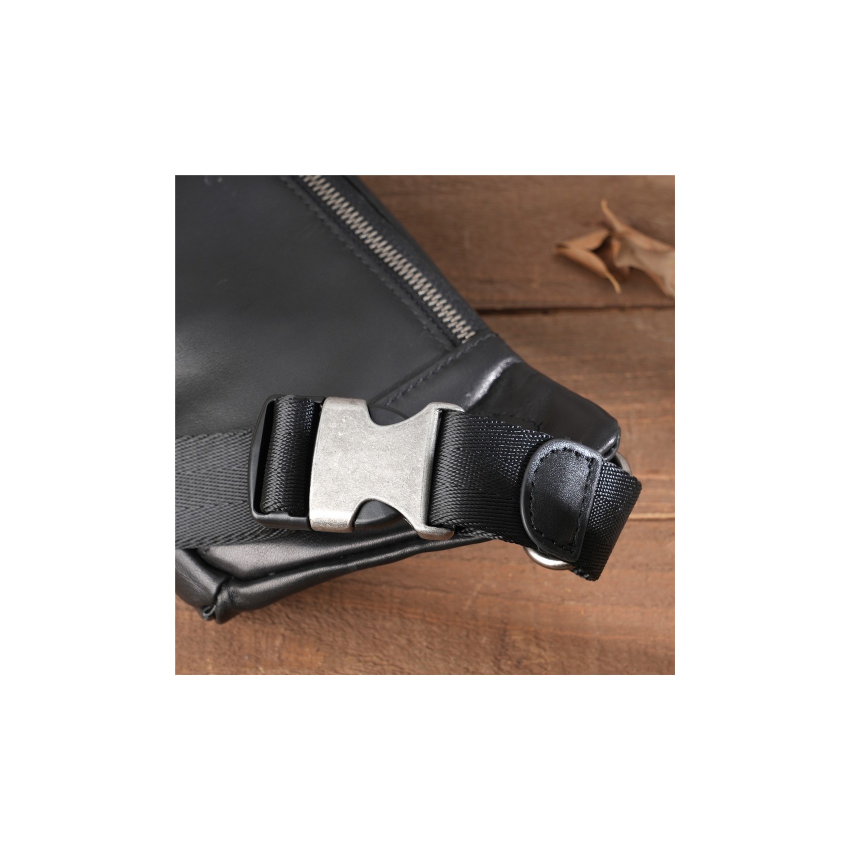 Чоловіча шкіряна сумка бананка на пояс Walter чорна