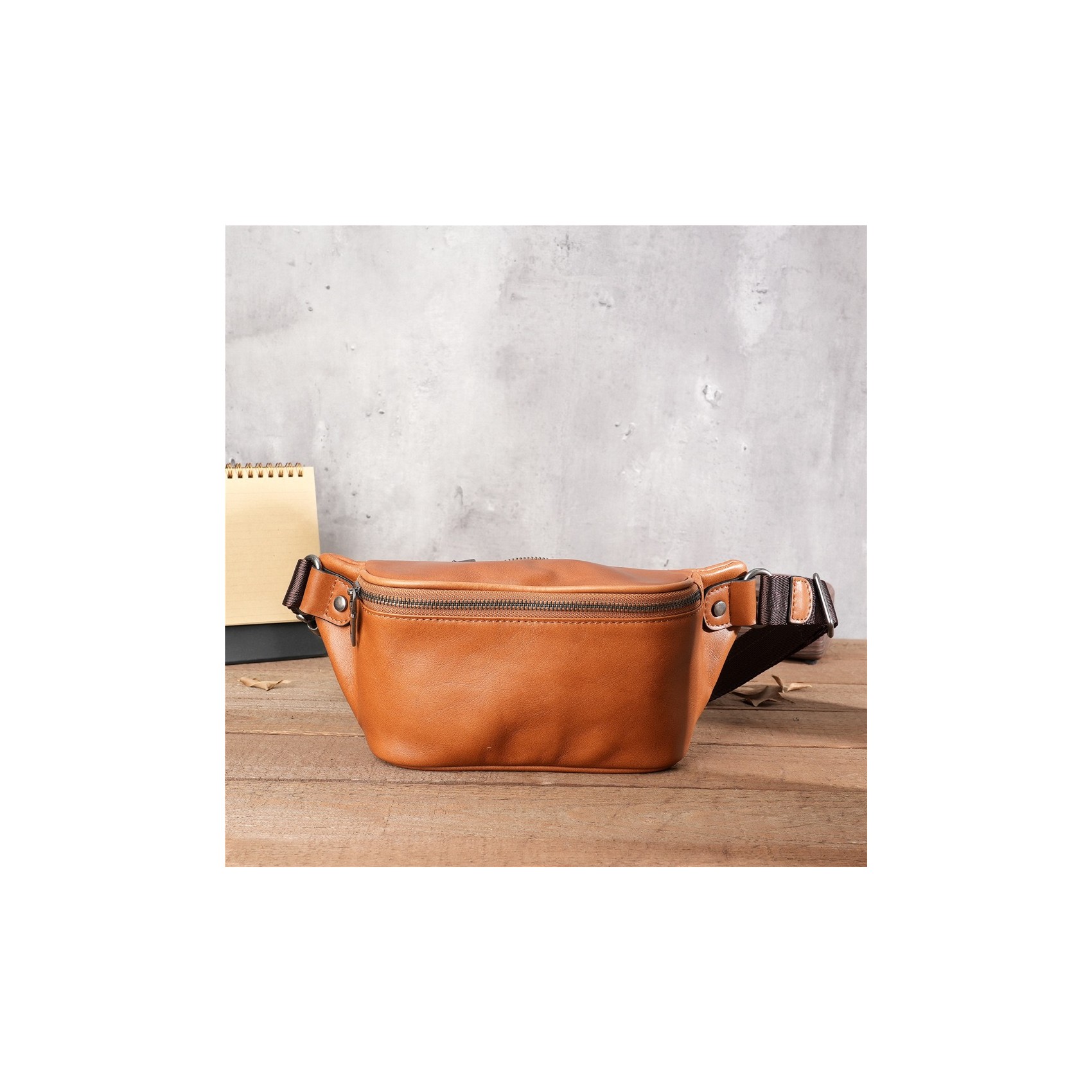 Чоловіча шкіряна сумка бананка на пояс Walter світло-коричнева