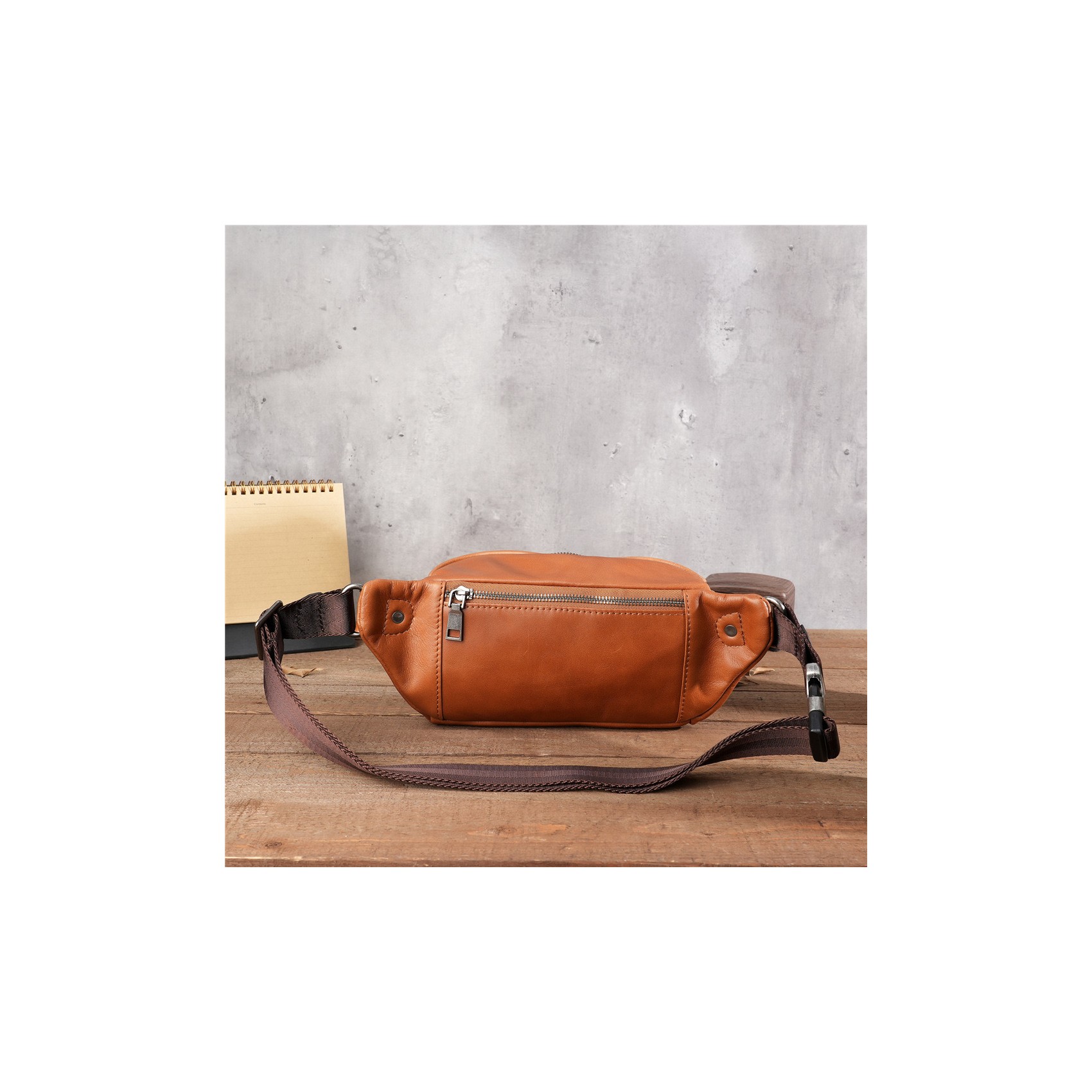 Мужская кожаная сумка бананка на пояс Walter светло-коричневая