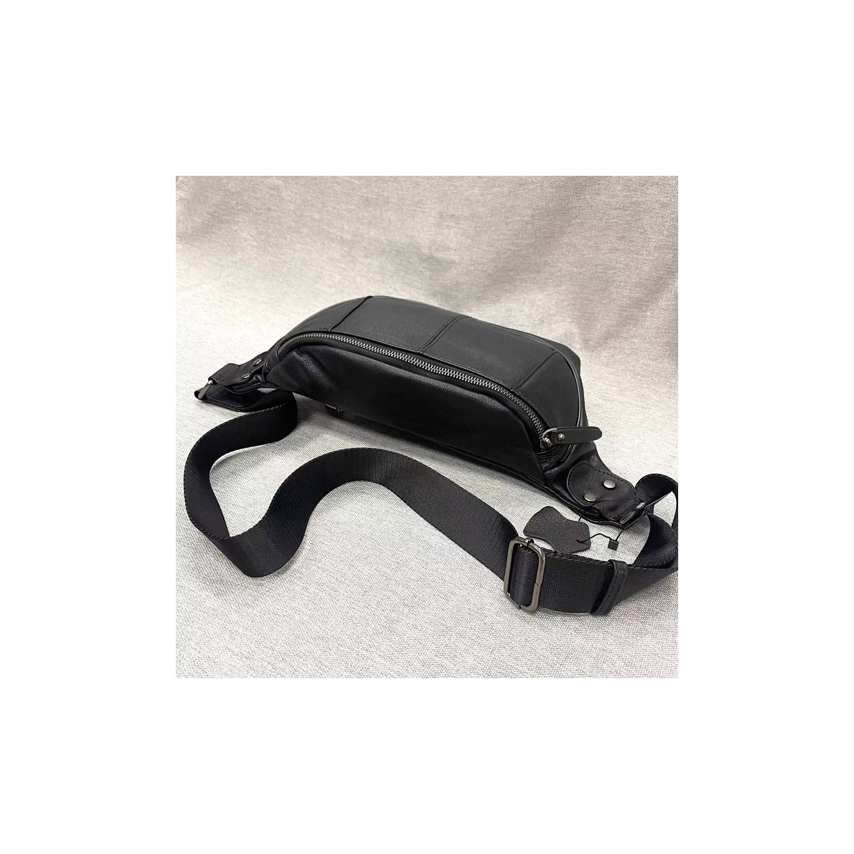 Мужская кожаная сумка бананка на пояс Gerald черная