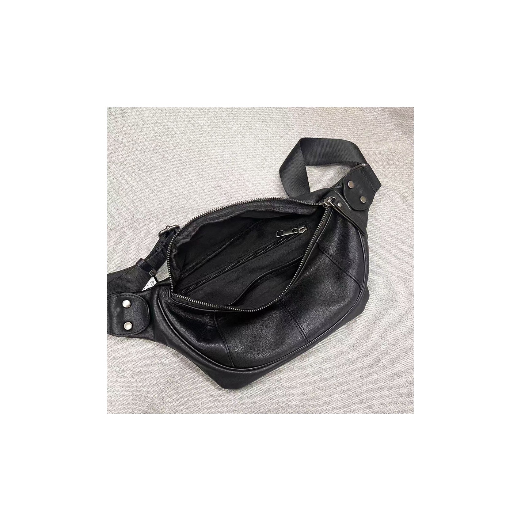 Мужская кожаная сумка бананка на пояс Gerald черная