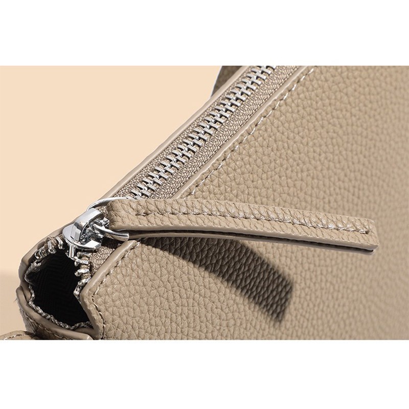 Женская кожаная сумка через плечо Cheryl бежевая - 11 фото