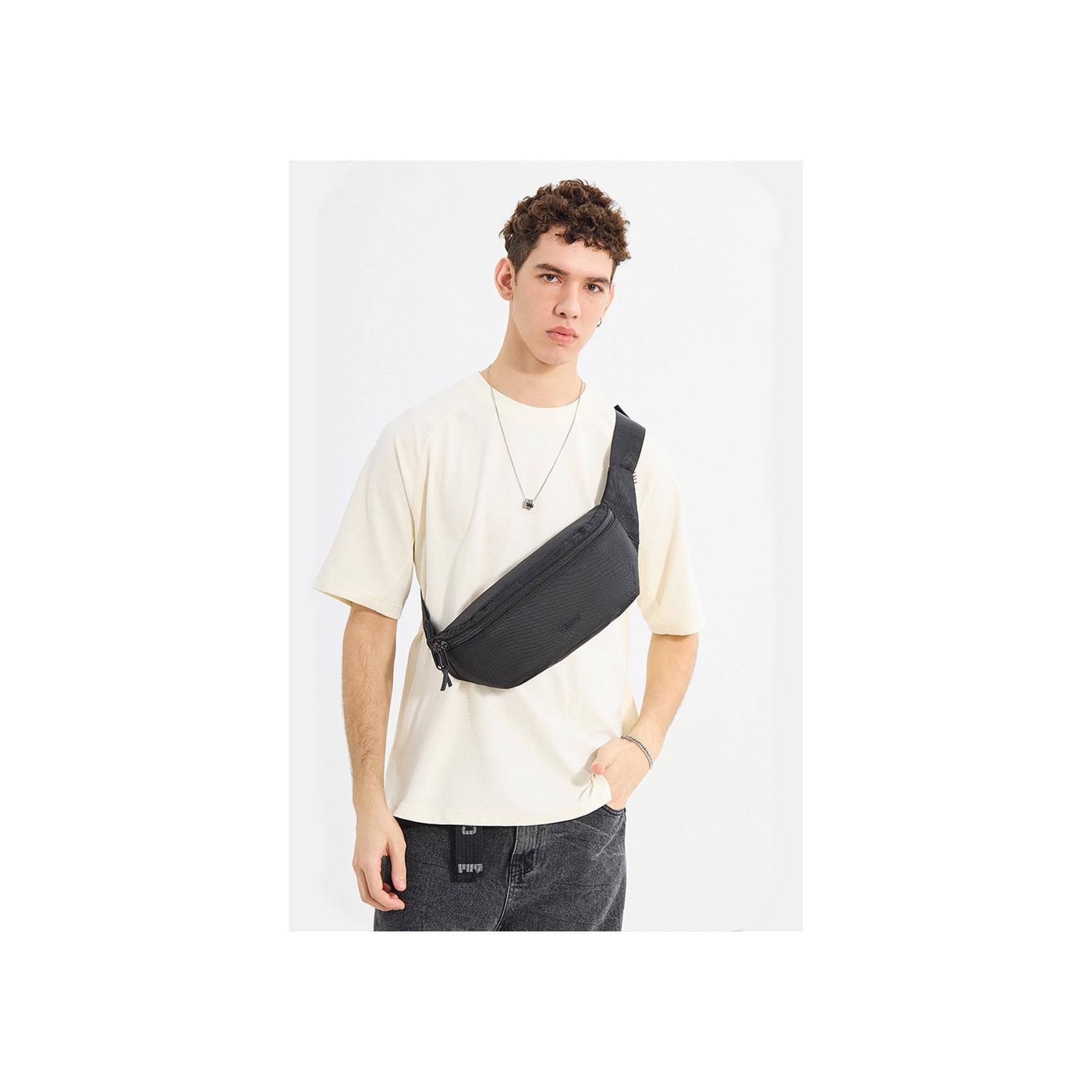 Сумка бананка на пояс Lester черная