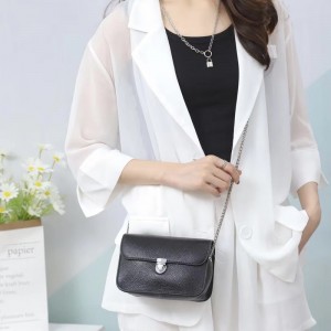 Жіноча шкіряна сумка-клатч Erin чорна