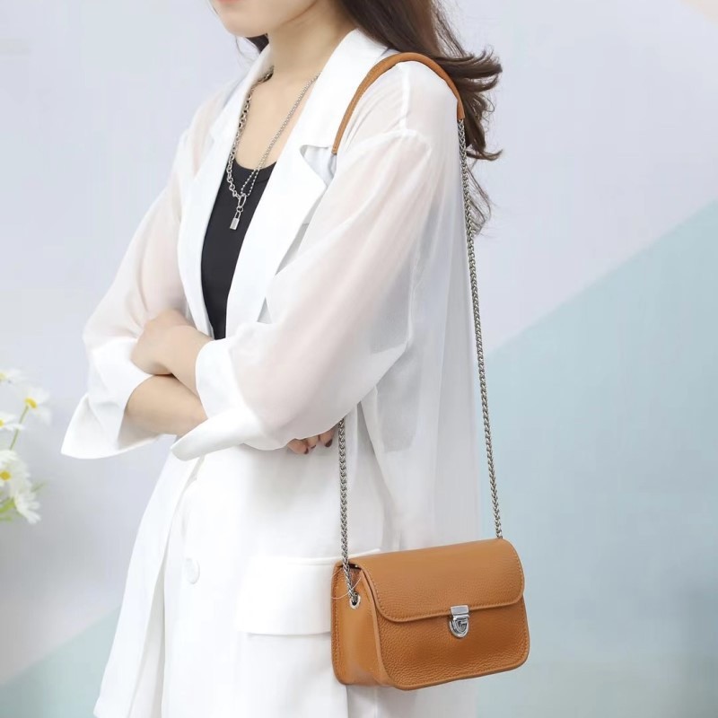 Женская кожаная сумка-клатч Erin светло-коричневая - 2 фото