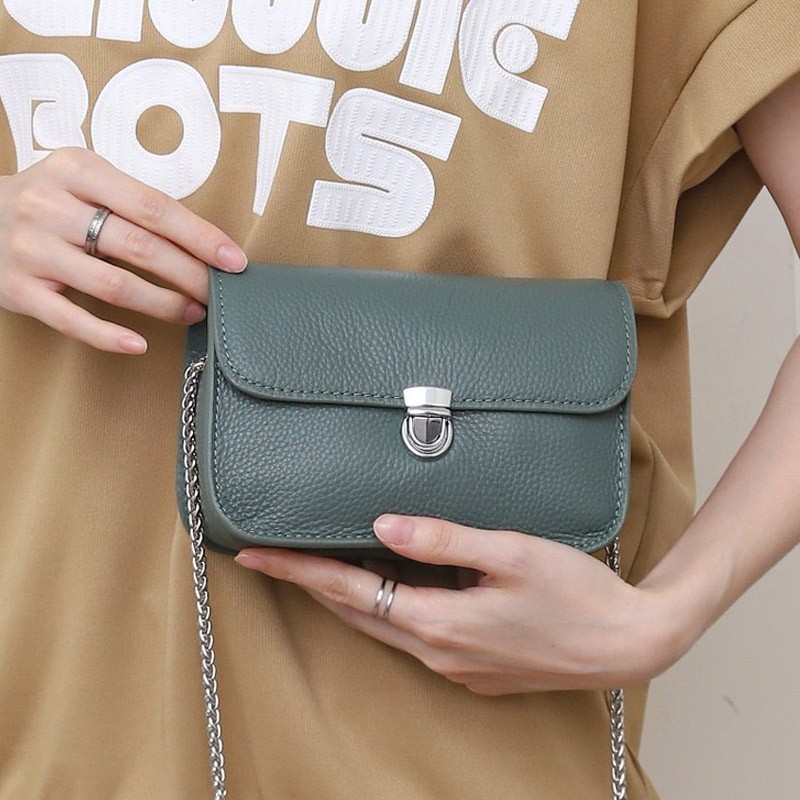 Жіноча шкіряна сумка-клатч Erin блакитна - 1 фото