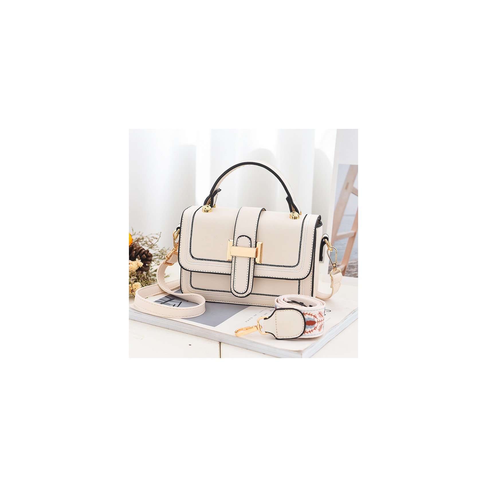 Женская сумка кросс боди Melissa молочная