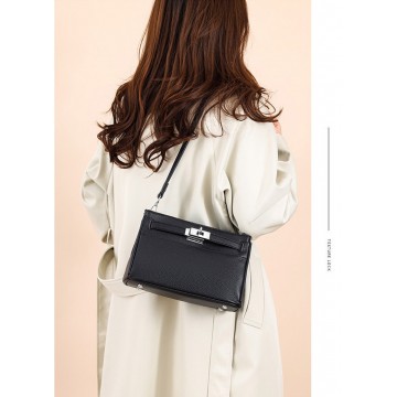 Женская кожаная сумка через плечо Jill черная фото