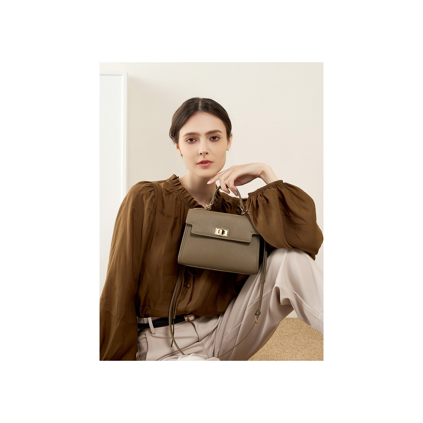 Жіноча шкіряна сумка Brielle сіро-бежева