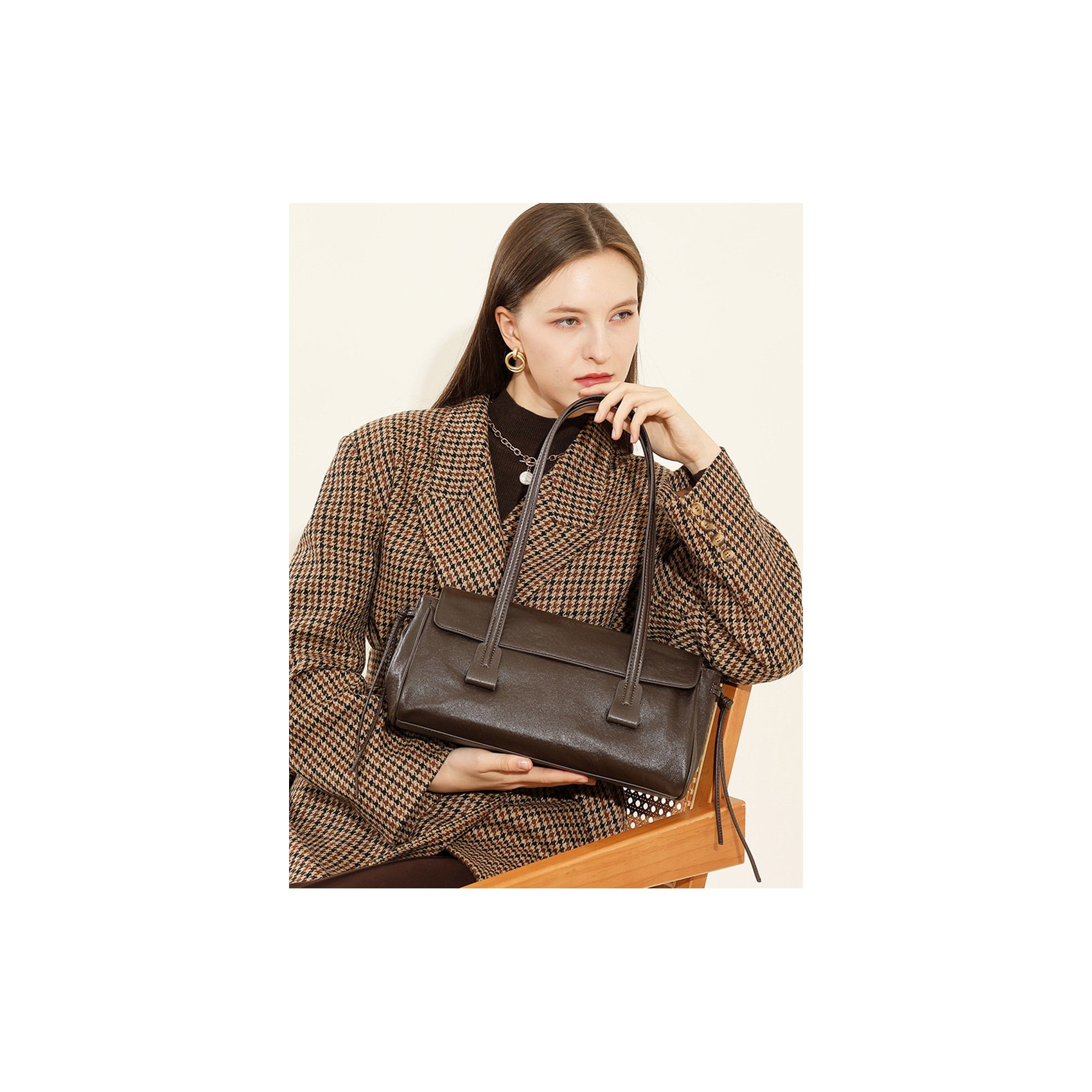 Женская кожаная сумка багет Sandra темно-коричневая