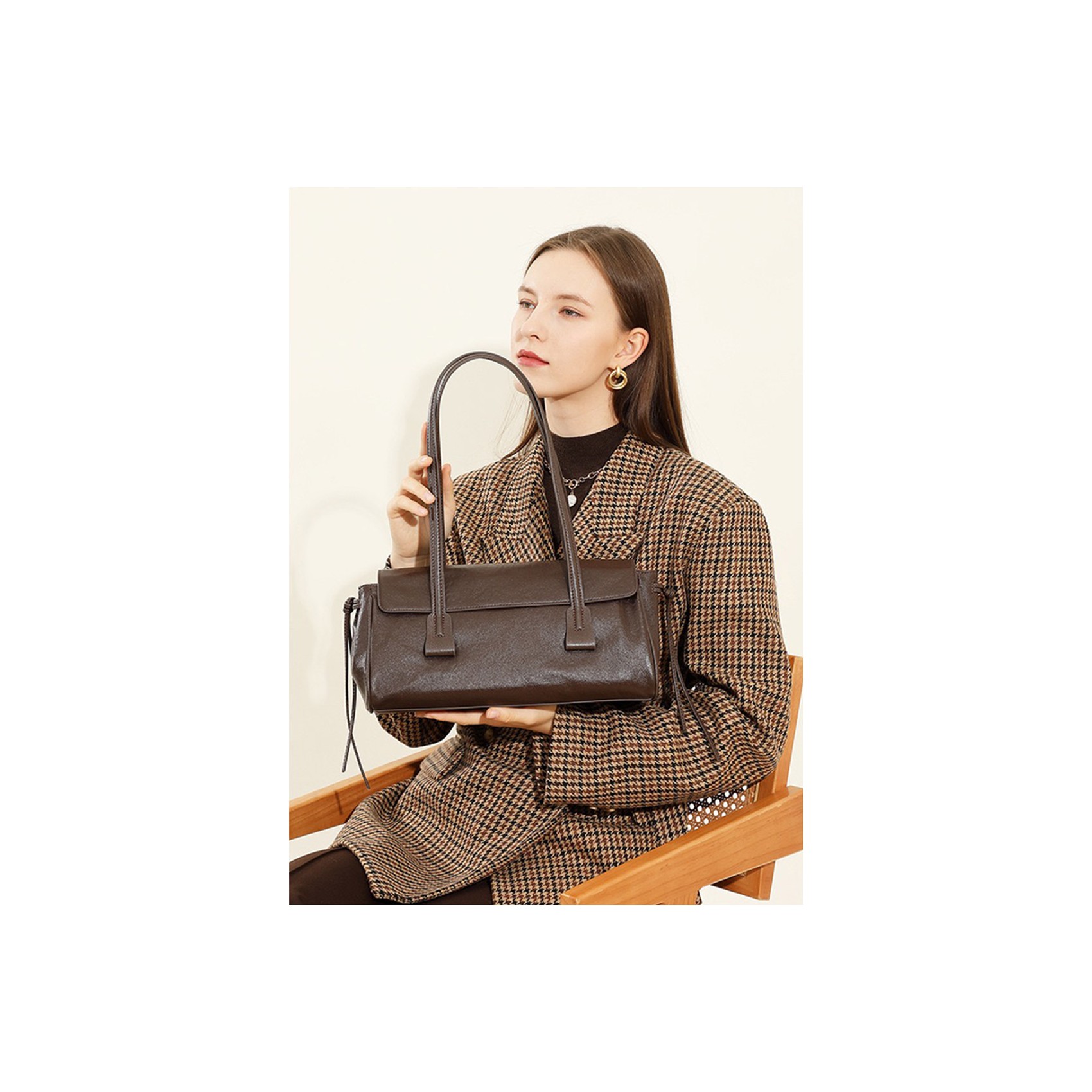 Жіноча шкіряна сумка багет Sandra темно-коричнева