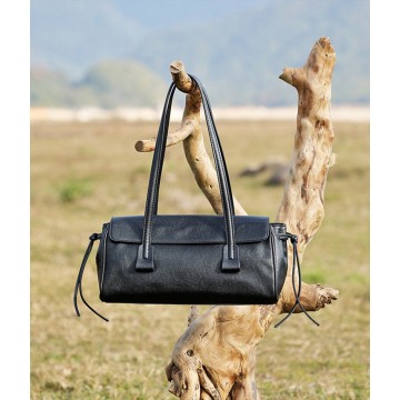 Жіноча шкіряна сумка багет Sandra чорна фото