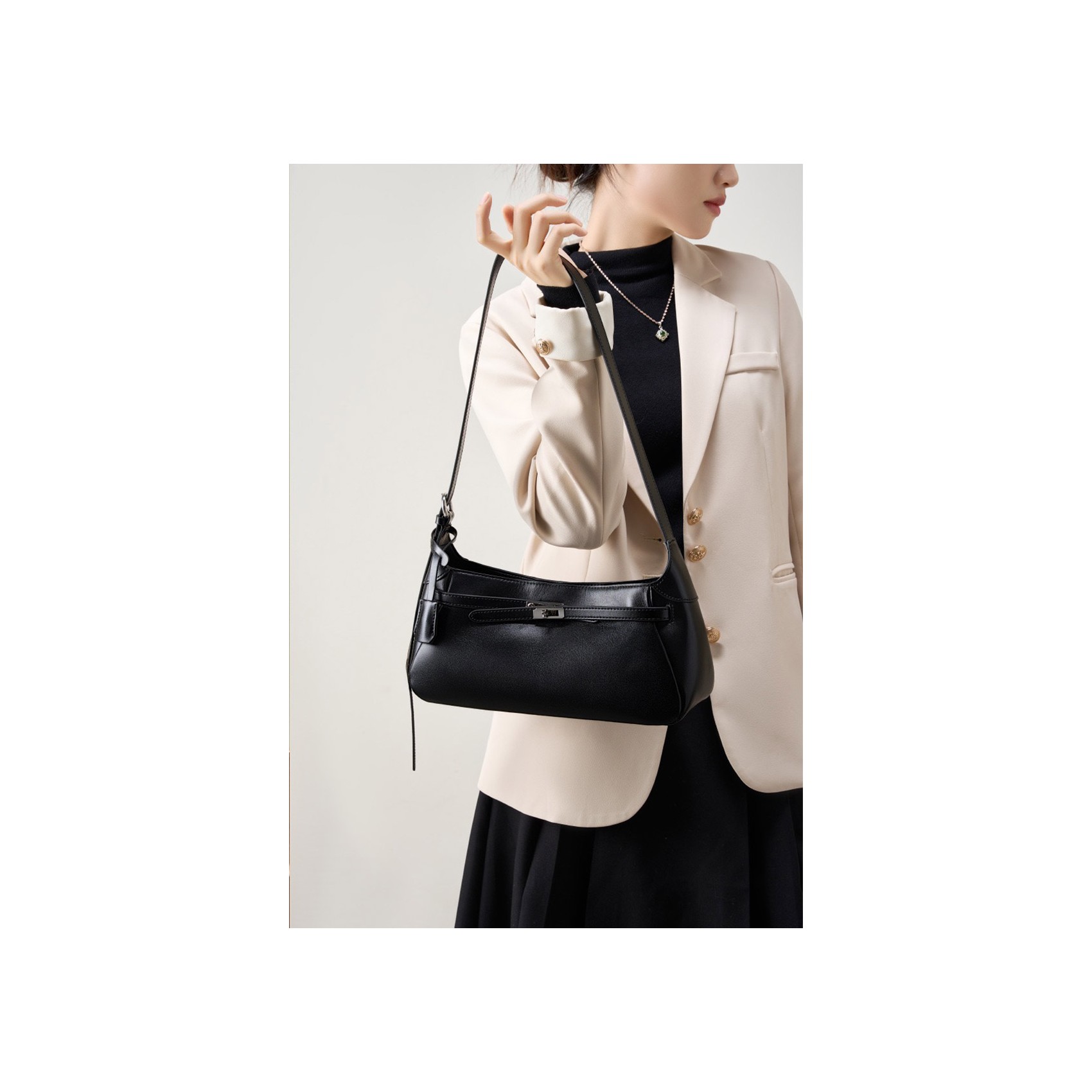 Женская кожаная сумка багет Amber черная