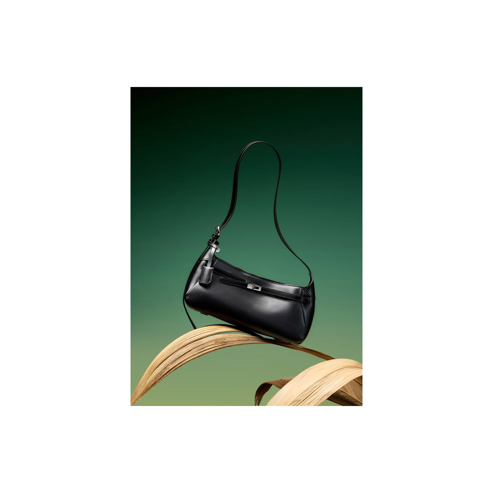 Жіноча шкіряна сумка багет Amber чорна