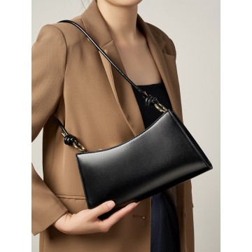 Жіноча шкіряна сумка на плече Patty чорна фото