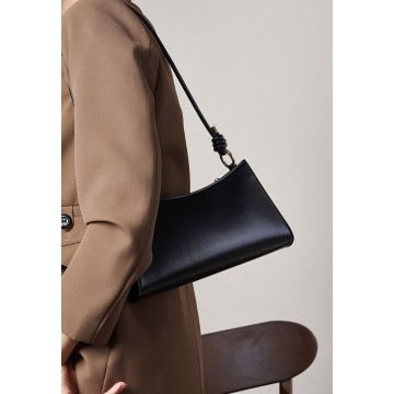 Жіноча шкіряна сумка на плече Patty чорна фото