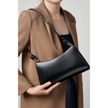 Жіноча шкіряна сумка на плече Patty чорна фото