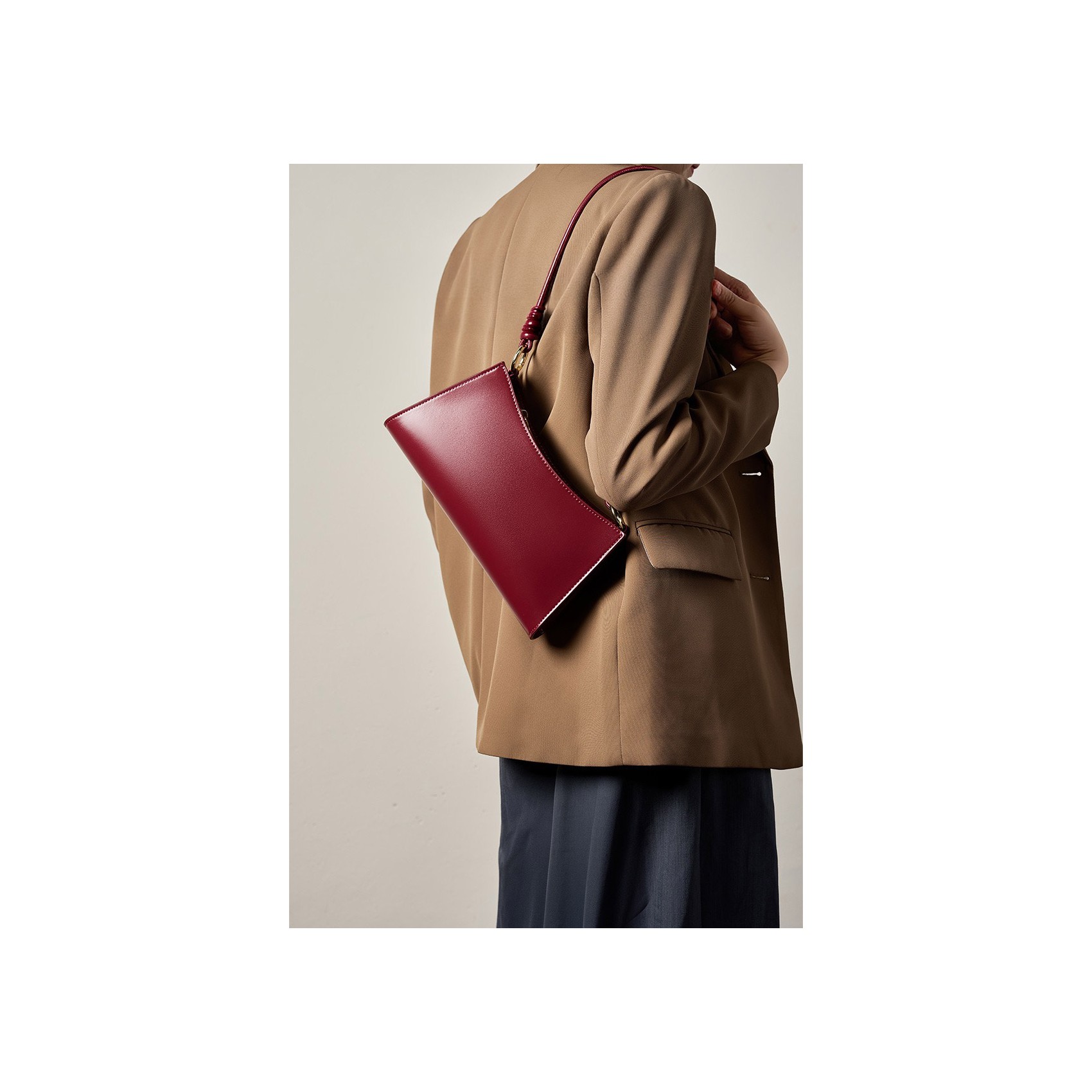 Жіноча шкіряна сумка на плече Patty бордова