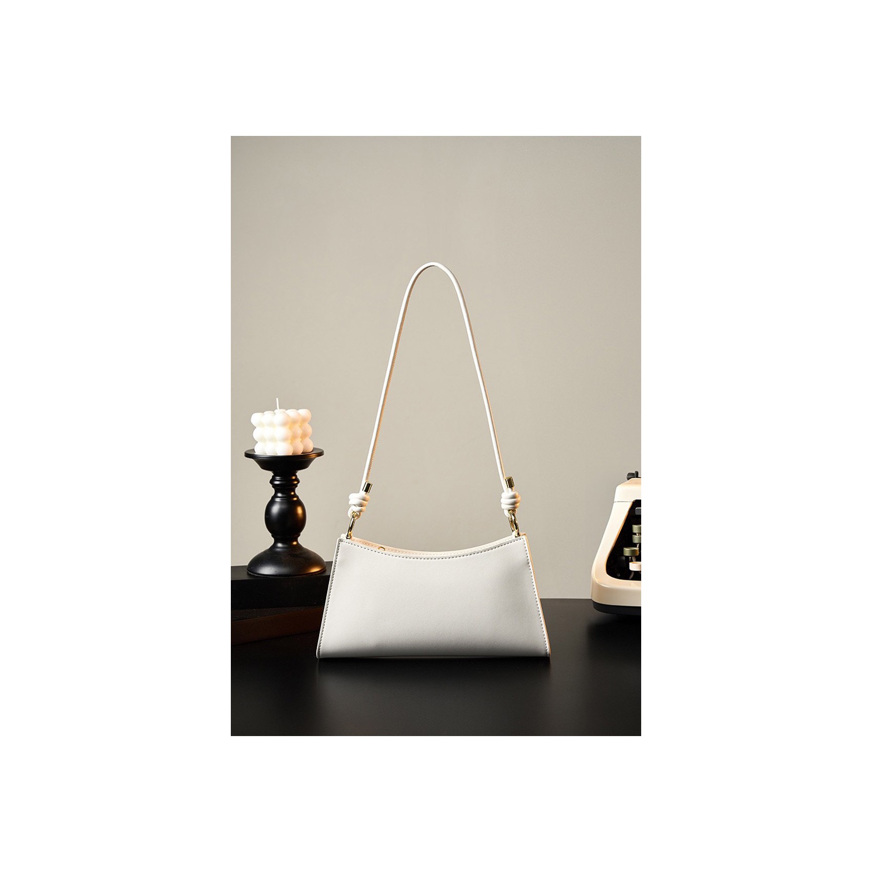 Жіноча шкіряна сумка на плече Patty біла