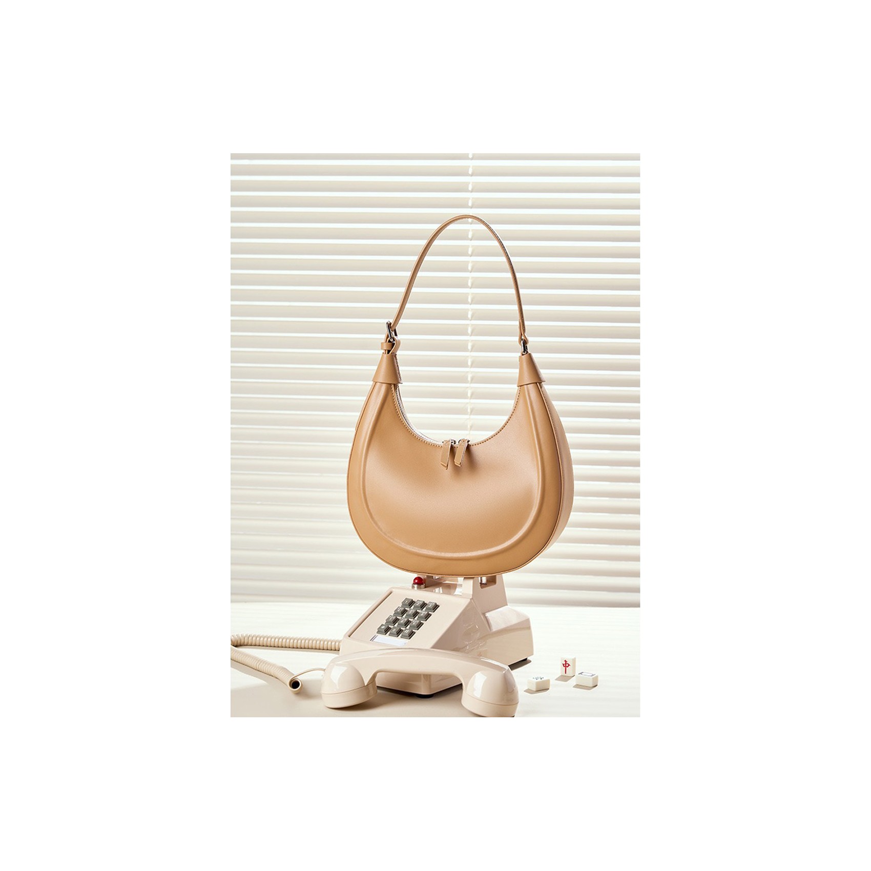 Жіноча шкіряна сумка хобо Veronica світло-коричнева