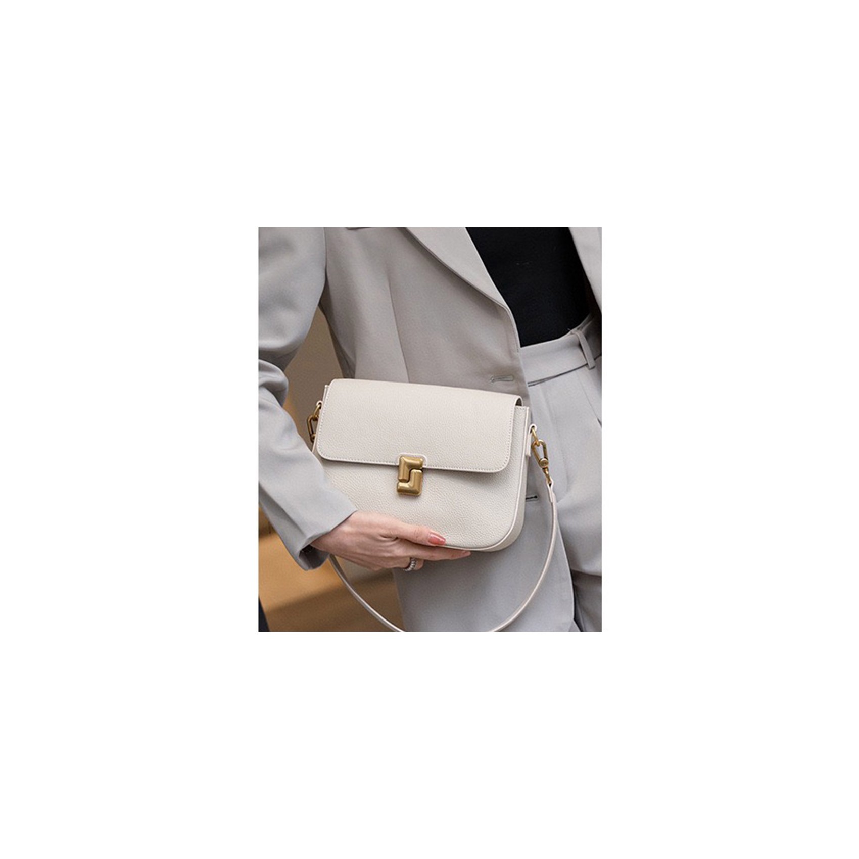 Жіноча шкіряна сумка месенджер Claire біла