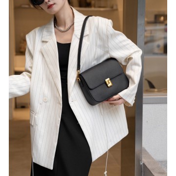 Жіноча шкіряна сумка месенджер Claire чорна фото