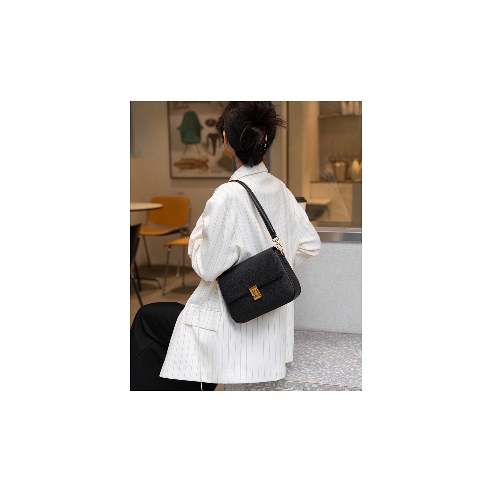 Женская кожаная сумка мессенджер Claire черная