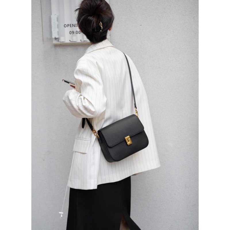 Женская кожаная сумка мессенджер Claire черная - 6 фото