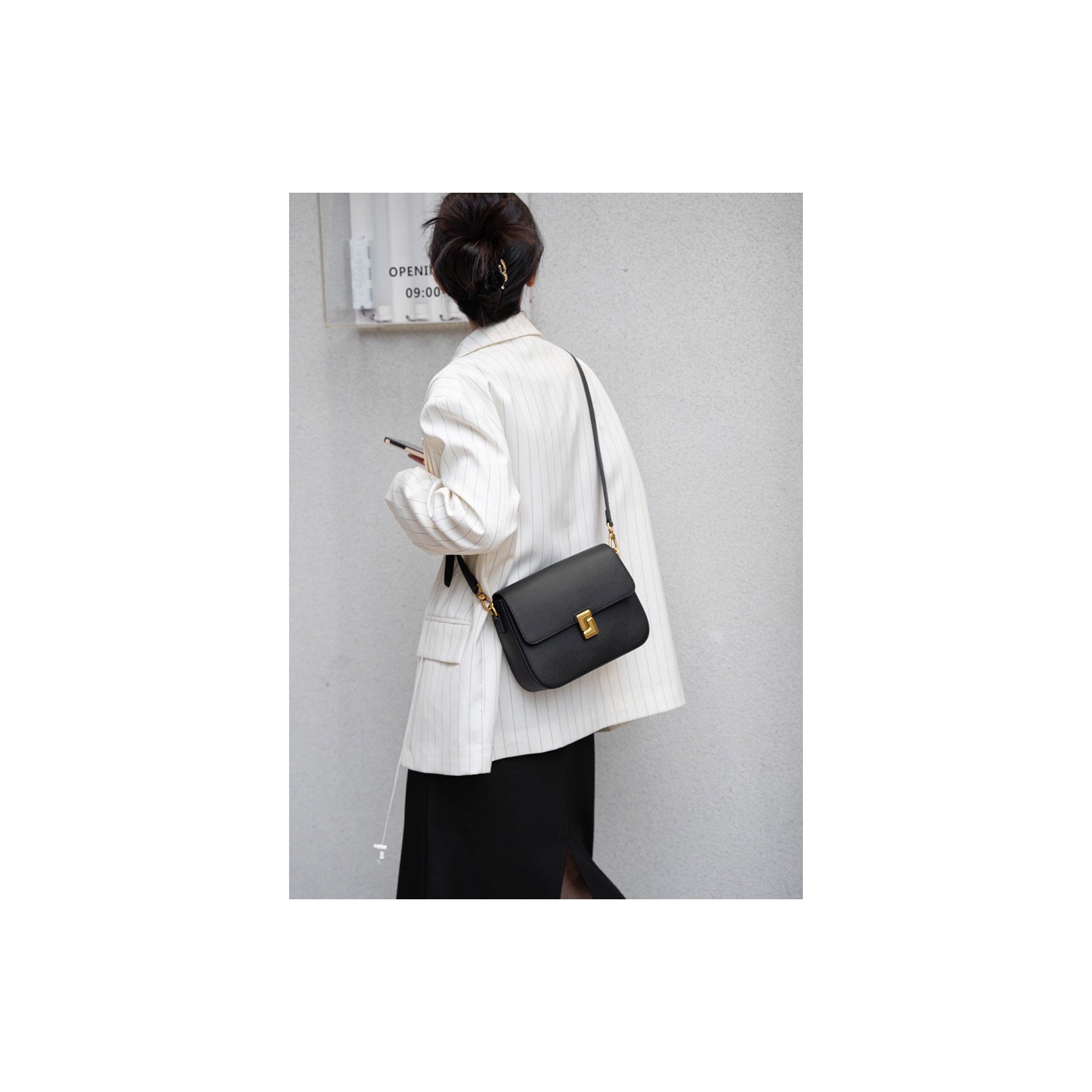 Женская кожаная сумка мессенджер Claire черная