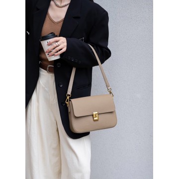 Жіноча шкіряна сумка месенджер Claire бежева фото