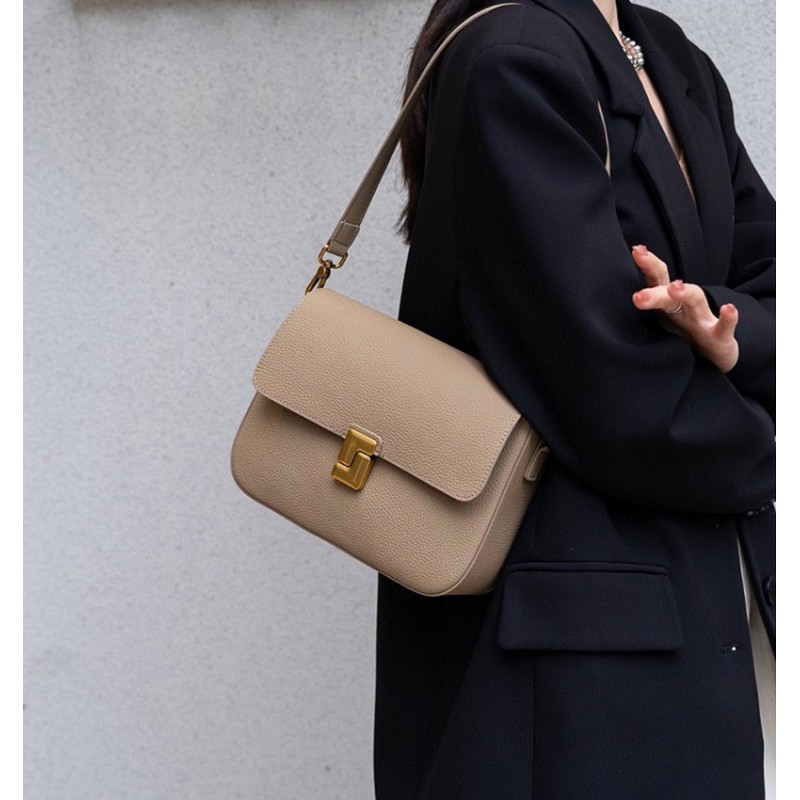 Жіноча шкіряна сумка месенджер Claire бежева - 2 фото