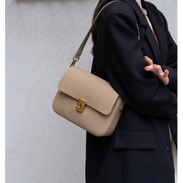 Женская кожаная сумка мессенджер Claire бежевая фото