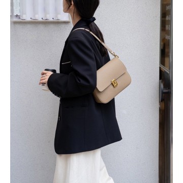 Женская кожаная сумка мессенджер Claire бежевая фото