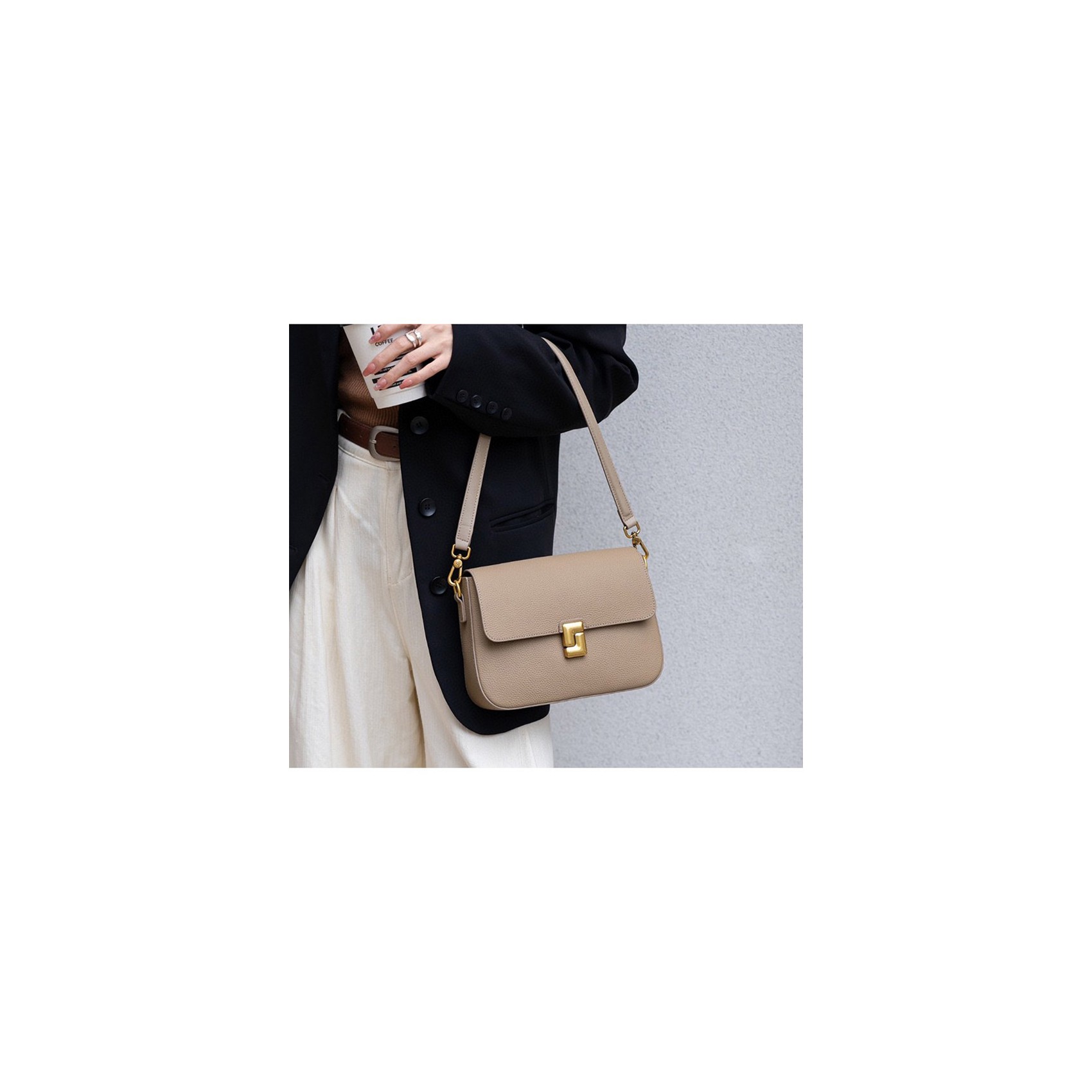 Жіноча шкіряна сумка месенджер Claire бежева