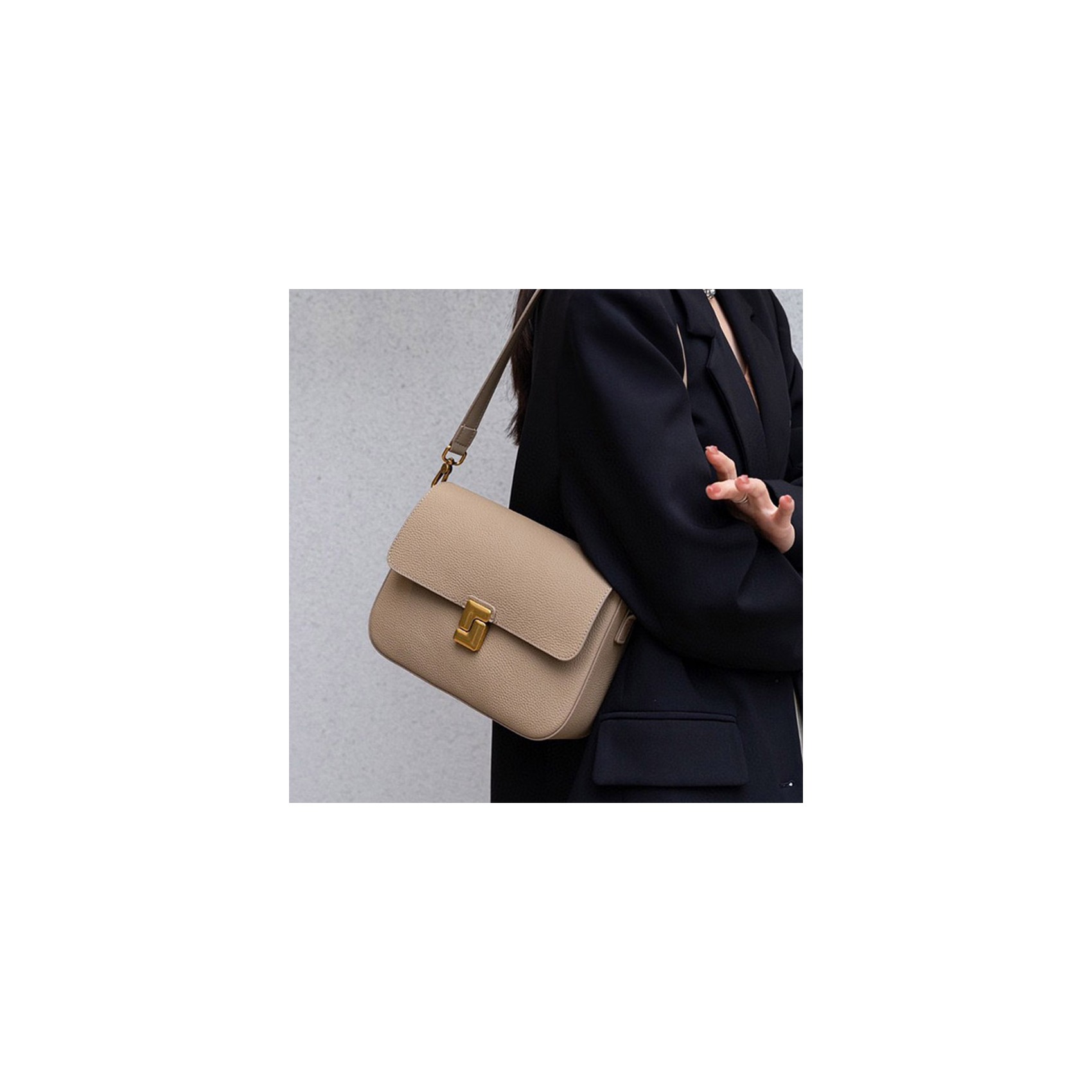 Женская кожаная сумка мессенджер Claire бежевая