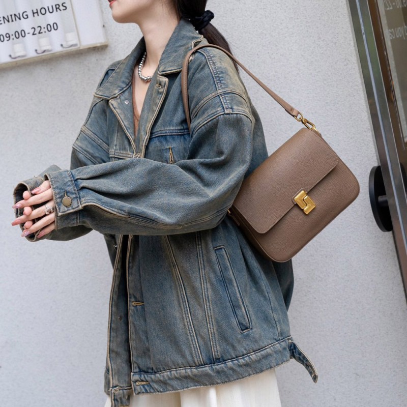 Жіноча шкіряна сумка месенджер Claire коричнева - 4 фото